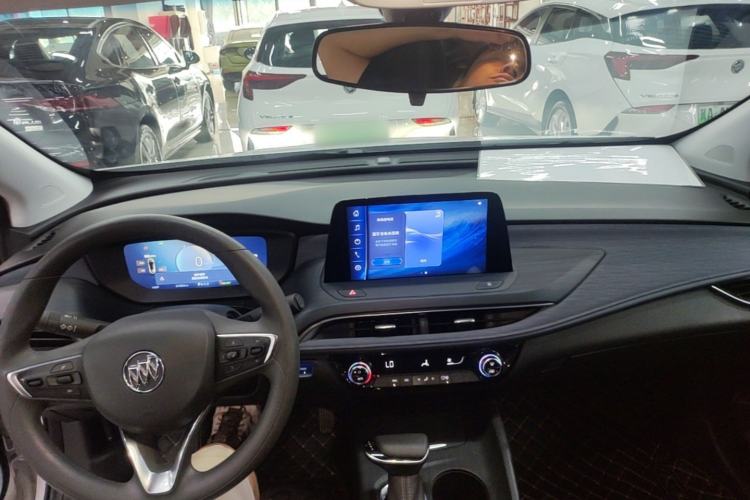 Used Buick Velite 6 2023 Revised Version 430 km Range – Commuter Edition Center Console