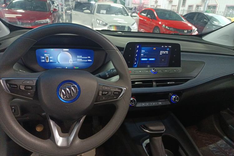 Used Buick Velite 6 2023 Revised Version 430 km Range – Commuter Edition Center Console