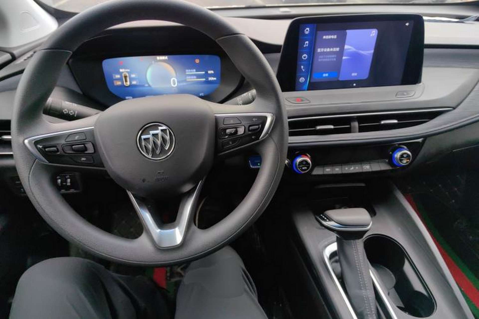 Used Buick Velite 6 2023 Revised Version 430 km Range – Commuter Edition Center Console