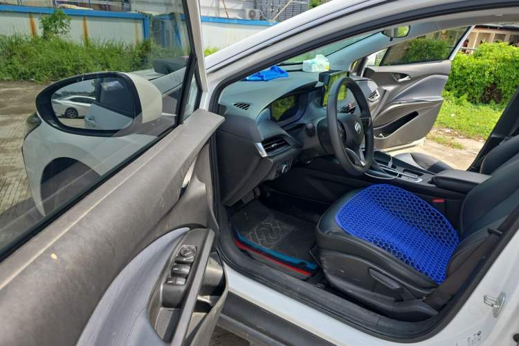 Used Buick Velite 6 2023 Revised Version 430 km Range – Commuter Edition Driver Seat