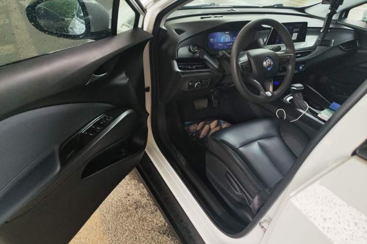 Used Buick Velite 6 2023 Revised Version 430 km Range – Commuter Edition Driver Seat