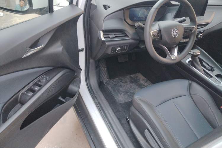 Used Buick Velite 6 2023 Revised Version 430 km Range – Commuter Edition Driver Seat