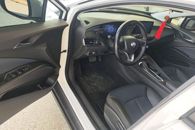 Used Buick Velite 6 2023 Revised Version 430 km Range – Commuter Edition Driver Seat
