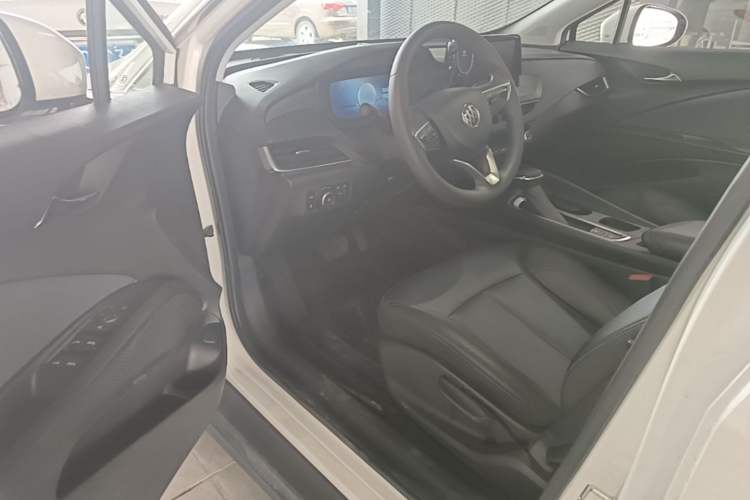 Used Buick Velite 6 2023 Revised Version 430 km Range – Commuter Edition Driver Seat
