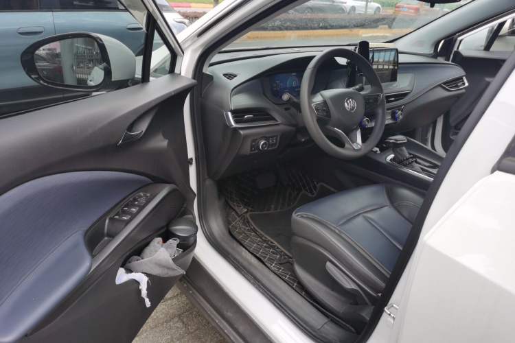 Used Buick Velite 6 2023 Revised Version 430 km Range – Commuter Edition Driver Seat