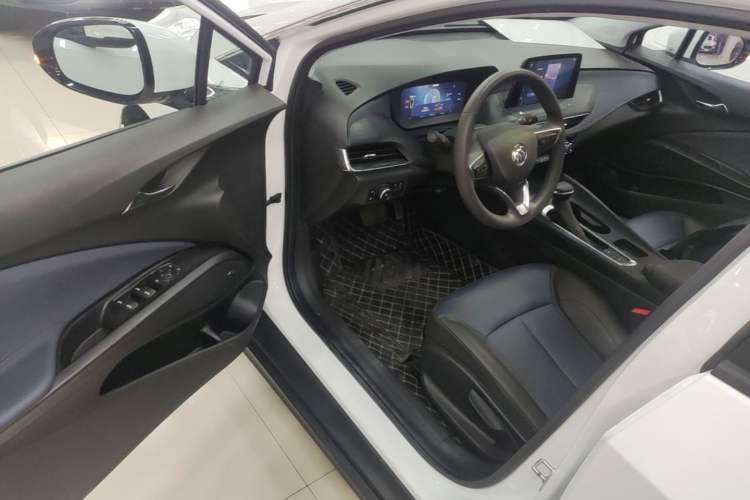 Used Buick Velite 6 2023 Revised Version 430 km Range – Commuter Edition Driver Seat