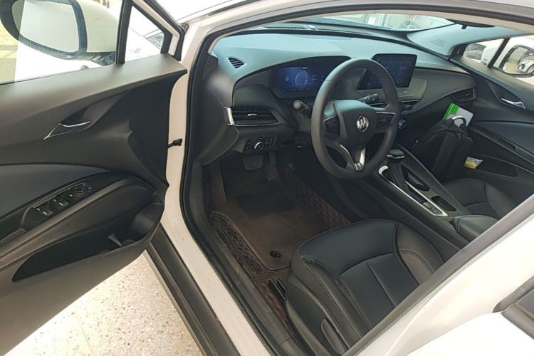 Used Buick Velite 6 2023 Revised Version 430 km Range – Commuter Edition Driver Seat