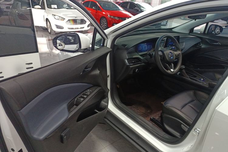Used Buick Velite 6 2023 Revised Version 430 km Range – Commuter Edition Driver Seat