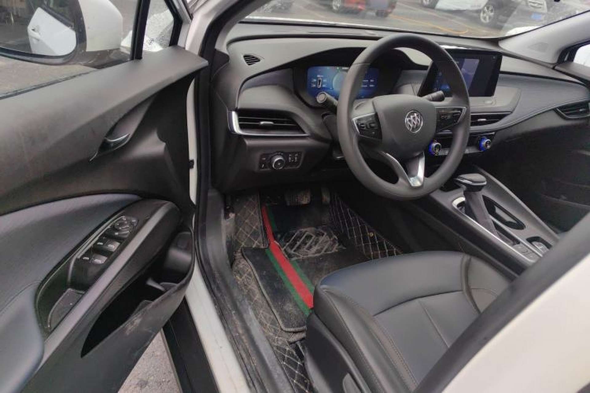 Used Buick Velite 6 2023 Revised Version 430 km Range – Commuter Edition Driver Seat