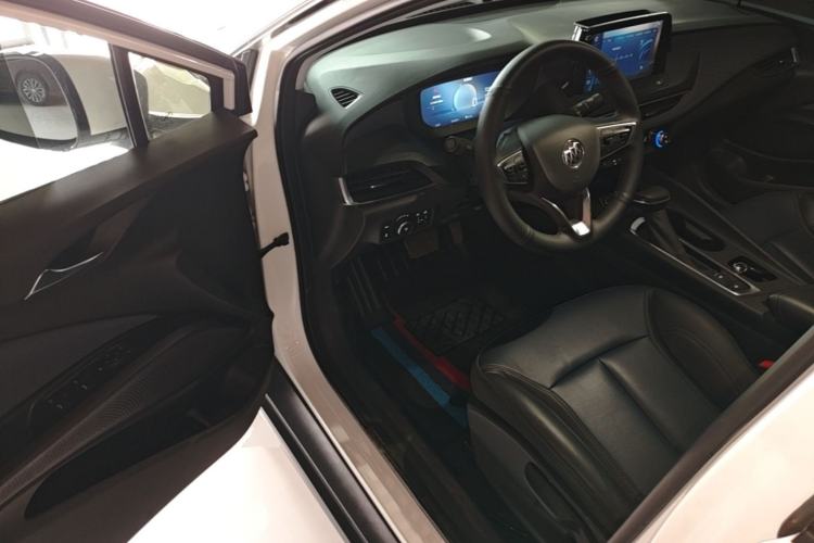 Used Buick Velite 6 2023 Revised Version 430 km Range – Commuter Edition Driver Seat