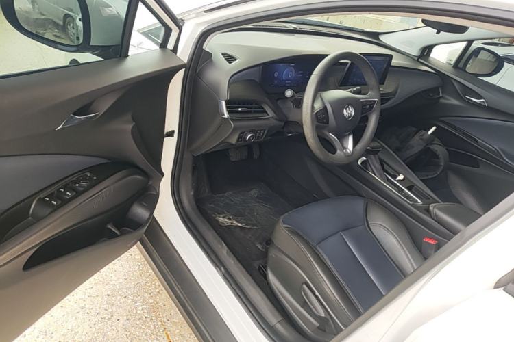 Used Buick Velite 6 2023 Revised Version 430 km Range – Commuter Edition Driver Seat