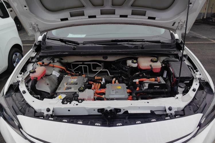 Used Buick Velite 6 2023 Revised Version 430 km Range – Commuter Edition Engine Bay