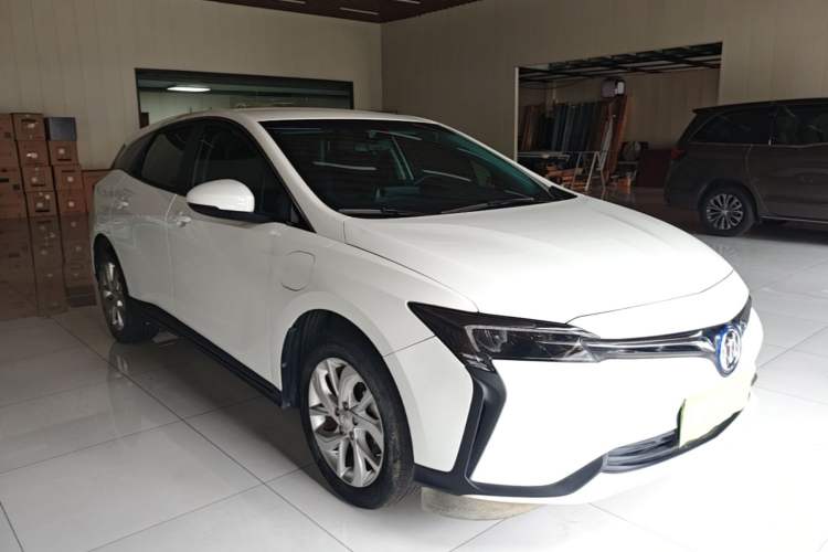 Used Buick Velite 6 2023 Revised Version 430 km Range – Commuter Edition Front Right 45 Deg