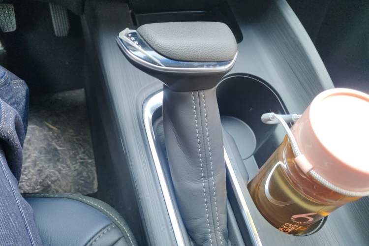 Used Buick Velite 6 2023 Revised Version 430 km Range – Commuter Edition Gear Lever
