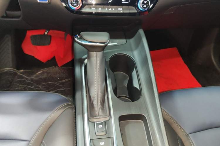 Used Buick Velite 6 2023 Revised Version 430 km Range – Commuter Edition Gear Lever
