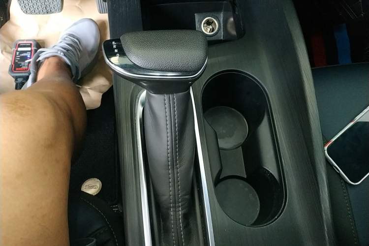 Used Buick Velite 6 2023 Revised Version 430 km Range – Commuter Edition Gear Lever