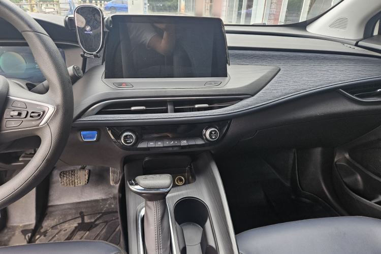 Used Buick Velite 6 2023 Revised Version 430 km Range – Commuter Edition Gear Lever