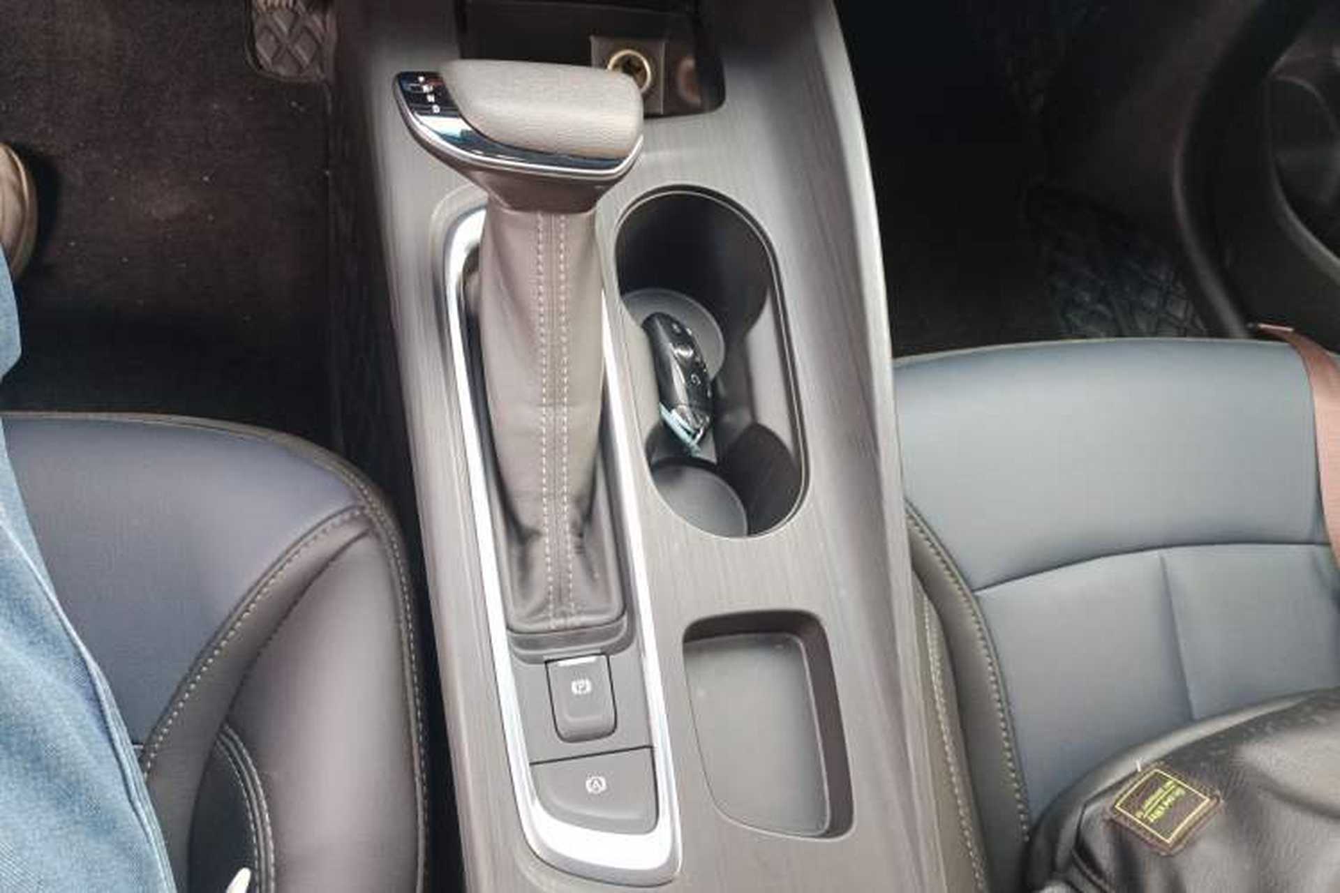 Used Buick Velite 6 2023 Revised Version 430 km Range – Commuter Edition Gear Lever
