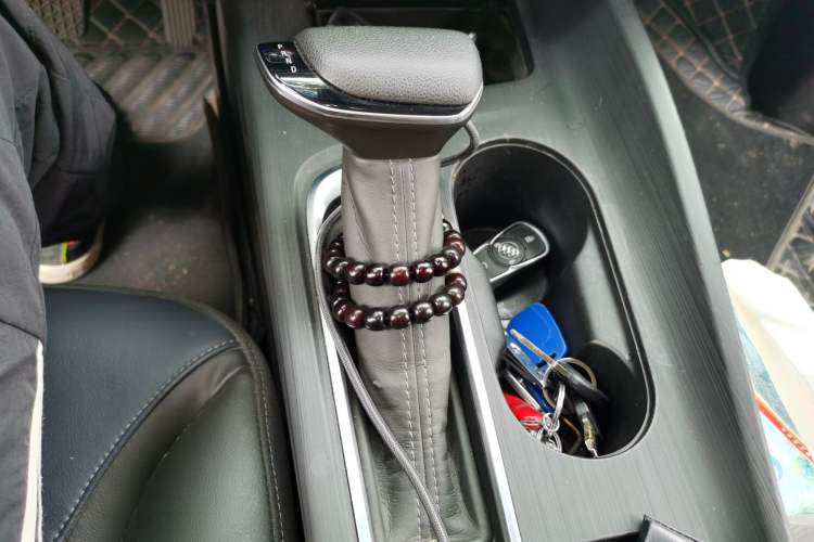 Used Buick Velite 6 2023 Revised Version 430 km Range – Commuter Edition Gear Lever