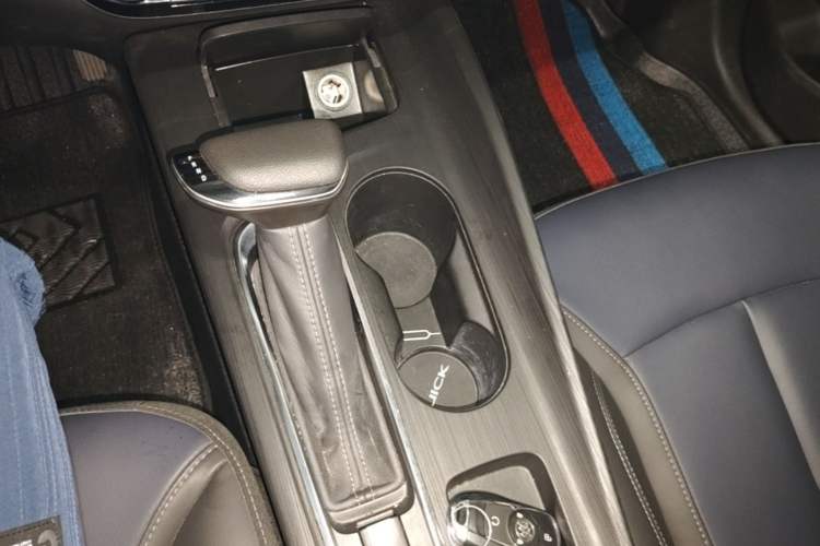 Used Buick Velite 6 2023 Revised Version 430 km Range – Commuter Edition Gear Lever