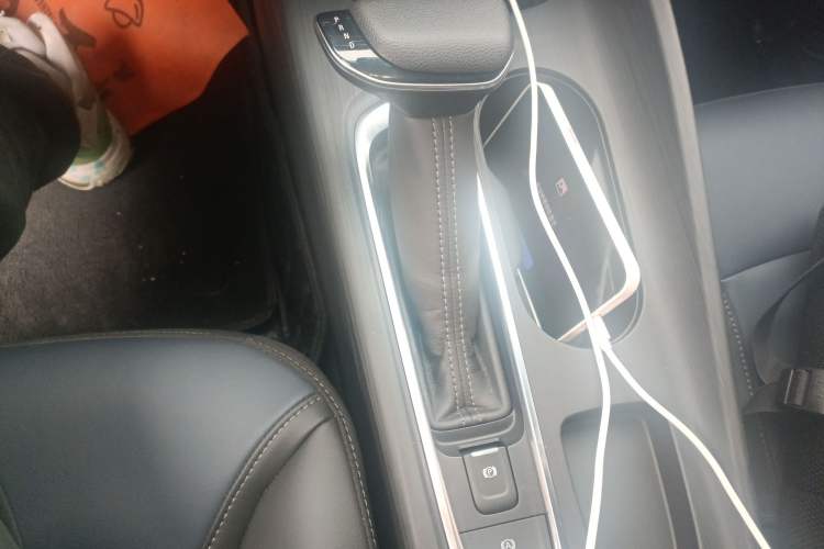 Used Buick Velite 6 2023 Revised Version 430 km Range – Commuter Edition Gear Lever