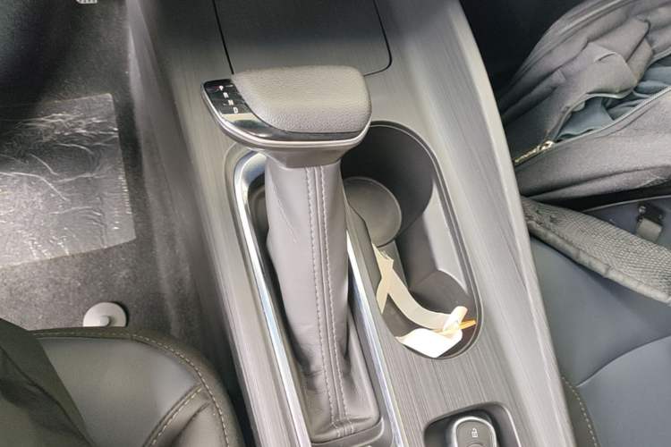 Used Buick Velite 6 2023 Revised Version 430 km Range – Commuter Edition Gear Lever