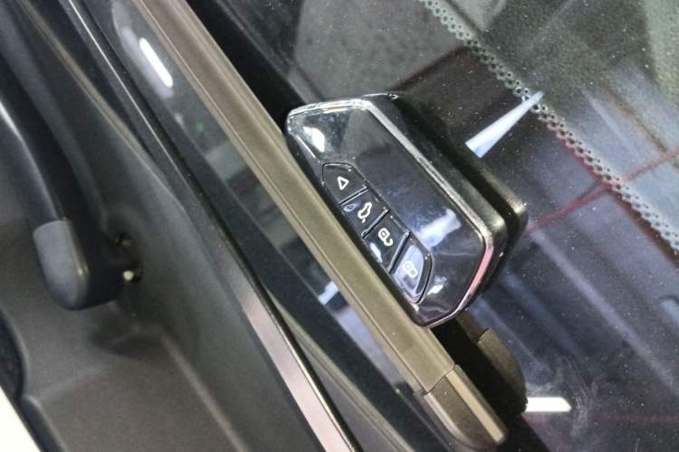 Used Buick Velite 6 2023 Revised Version 430 km Range – Commuter Edition Interior 1