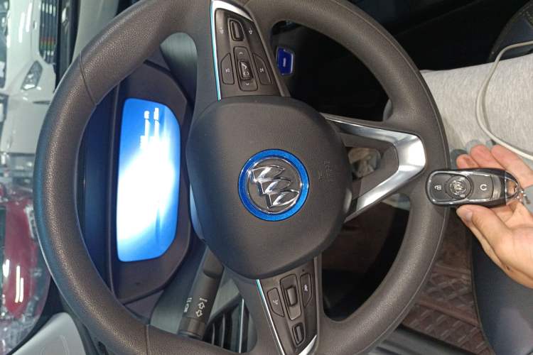 Used Buick Velite 6 2023 Revised Version 430 km Range – Commuter Edition Interior 1
