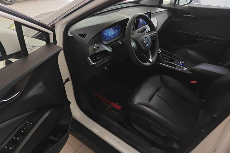 Used Buick Velite 6 2023 430km Range Commuter Version Interior 3