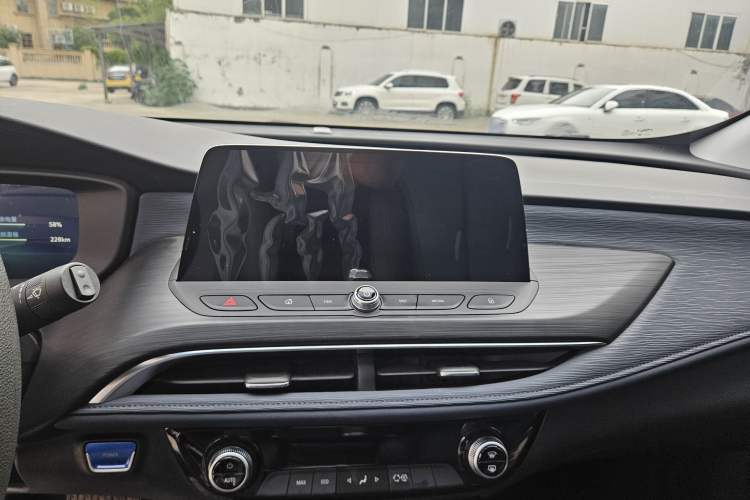Used Buick Velite 6 2023 430km Range Commuter Version Interior 3