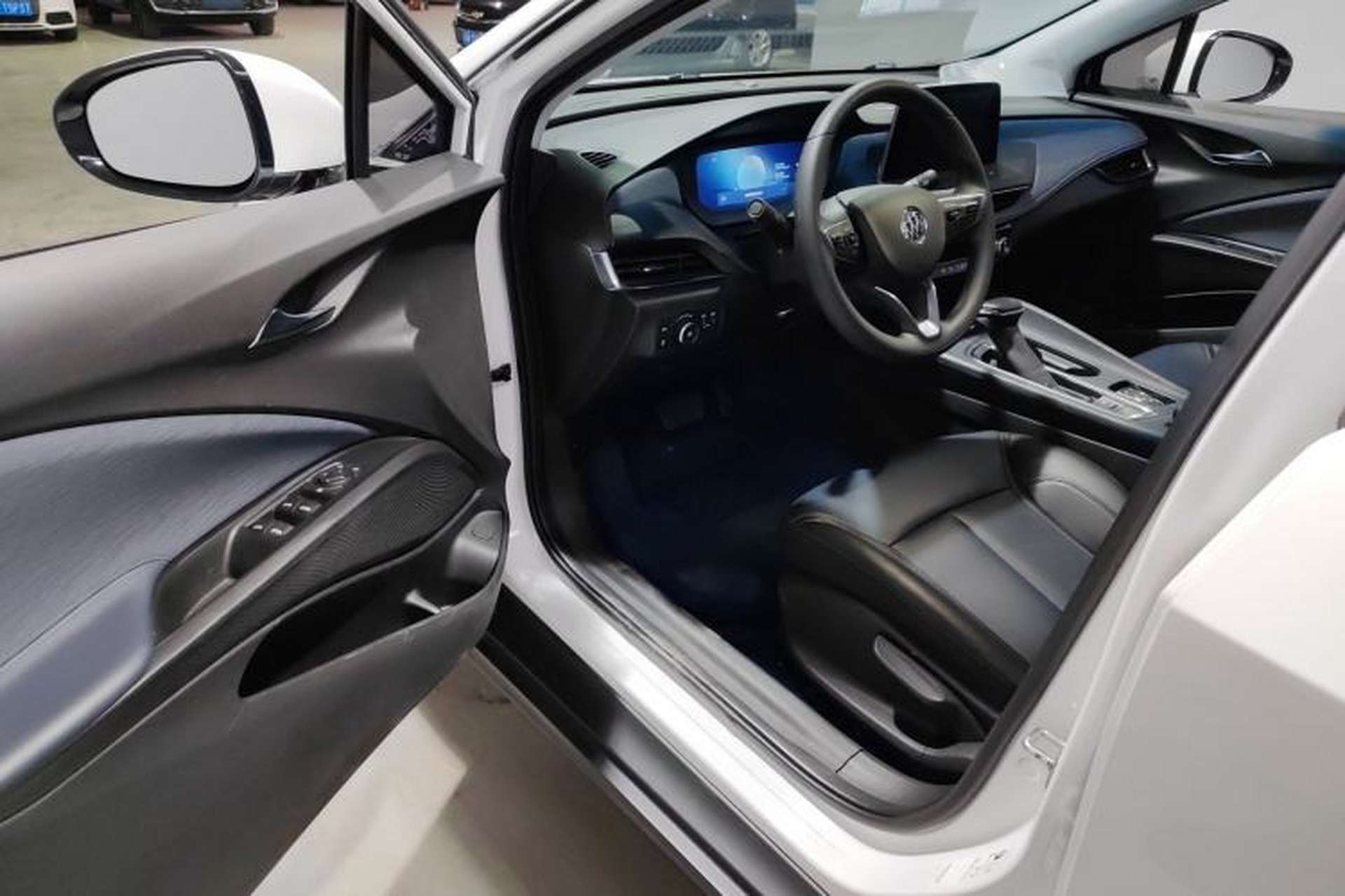 Used Buick Velite 6 2023 Revised Version 430 km Range – Commuter Edition Interior 3