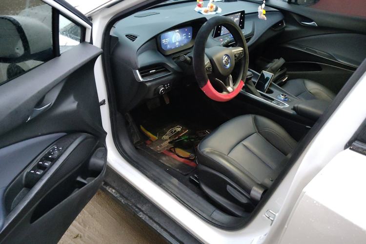 Used Buick Velite 6 2023 430km Range Commuter Version Interior 3