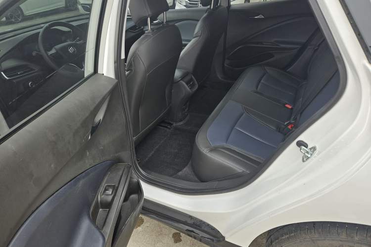 Used Buick Velite 6 2023 430km Range Commuter Version Interior 4