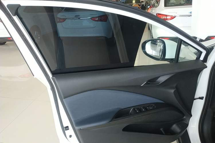 Used Buick Velite 6 2023 Revised Version 430 km Range – Commuter Edition Left Front Door Interior