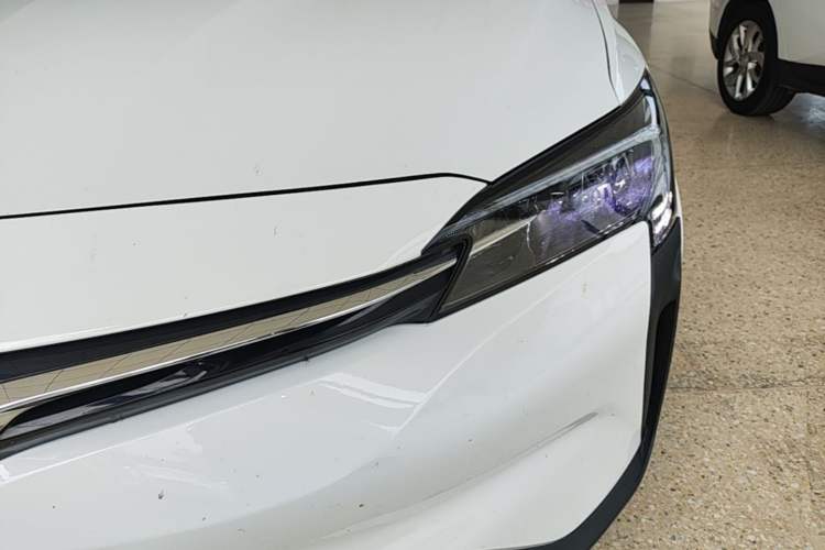 Used Buick Velite 6 2023 Revised Version 430 km Range – Commuter Edition Left Front Headlight