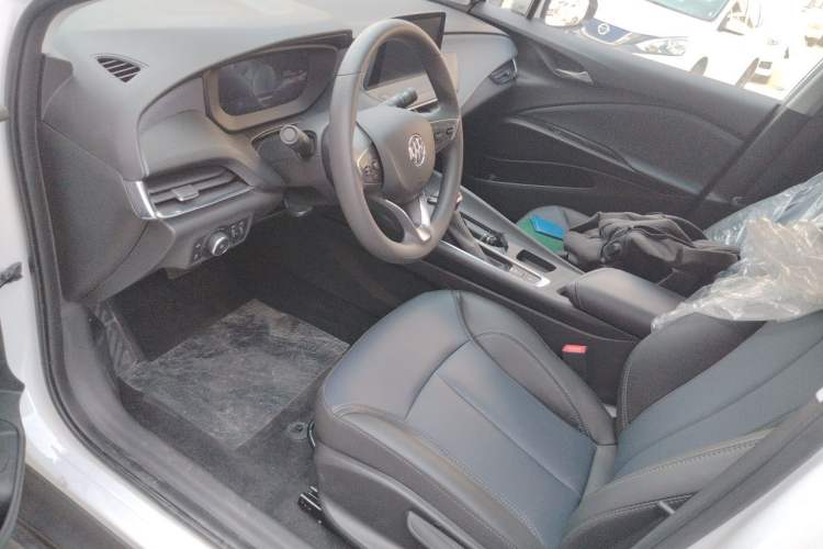 Used Buick Velite 6 2023 Revised Version 430 km Range – Commuter Edition Left Front Seat