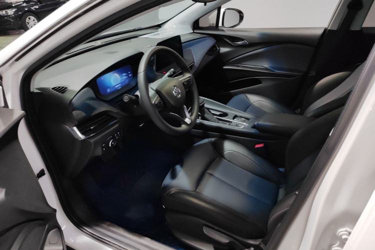 Used Buick Velite 6 2023 Revised Version 430 km Range – Commuter Edition Left Front Seat