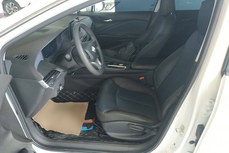 Used Buick Velite 6 2023 Revised Version 430 km Range – Commuter Edition Left Front Seat