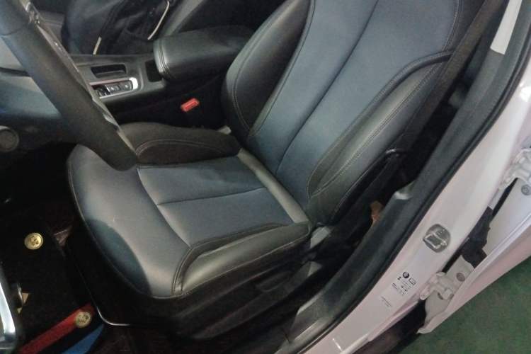 Used Buick Velite 6 2023 Revised Version 430 km Range – Commuter Edition Left Front Seat