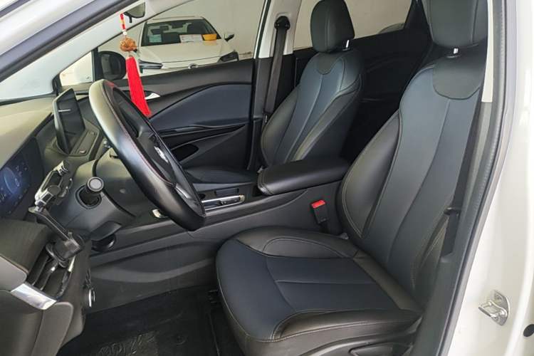 Used Buick Velite 6 2023 Revised Version 430 km Range – Commuter Edition Left Front Seat