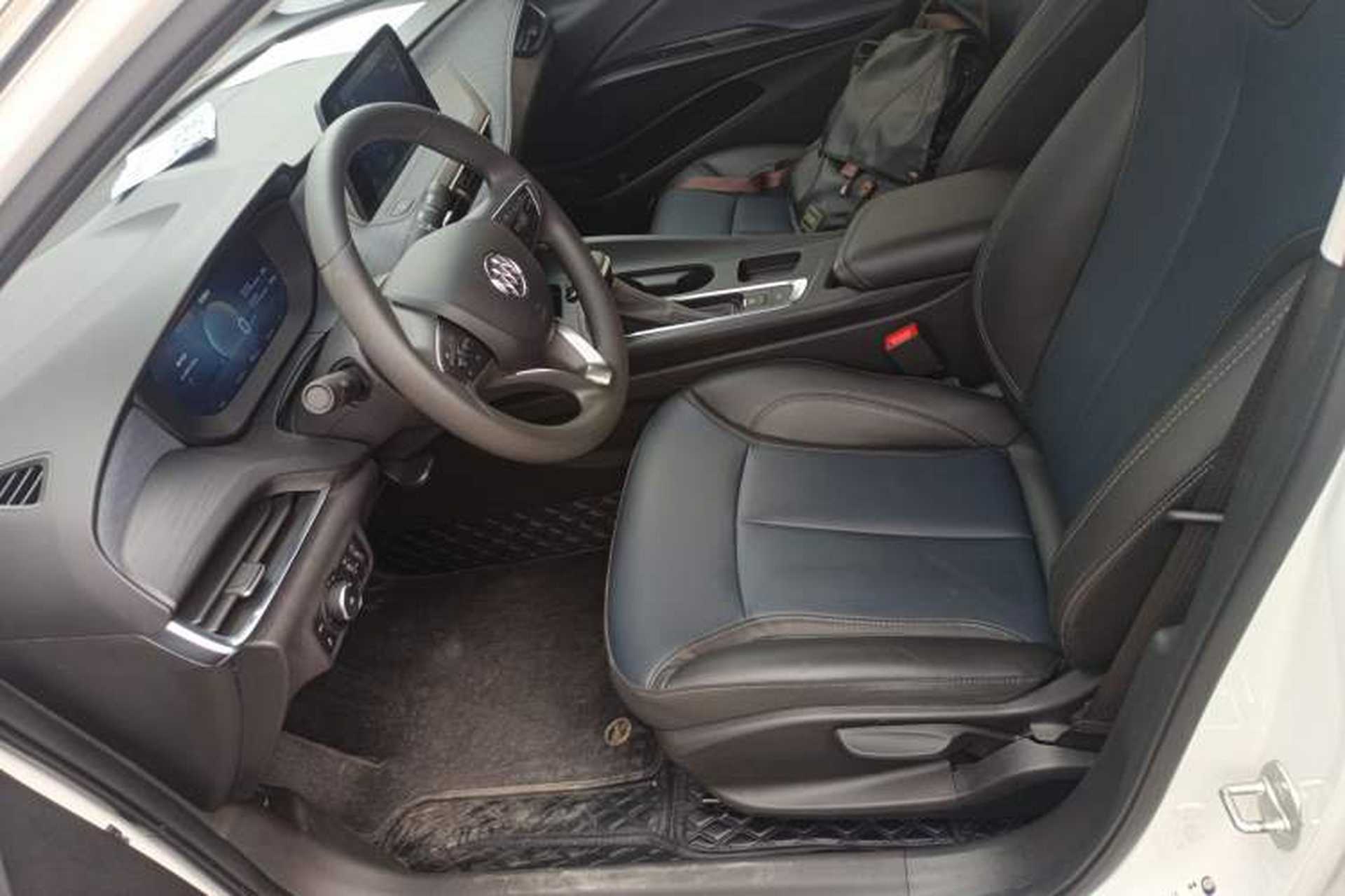 Used Buick Velite 6 2023 Revised Version 430 km Range – Commuter Edition Left Front Seat