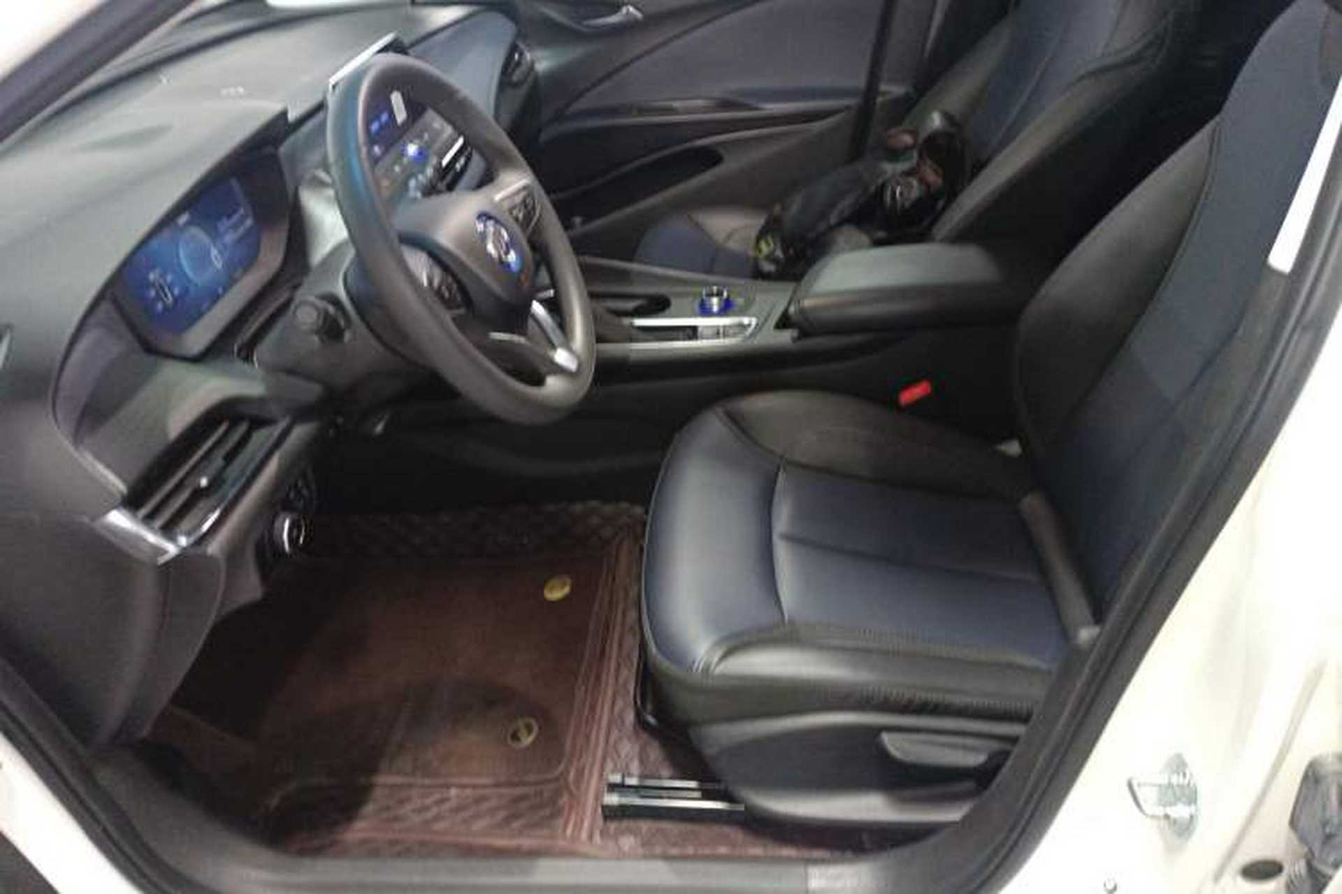 Used Buick Velite 6 2023 Revised Version 430 km Range – Commuter Edition Left Front Seat