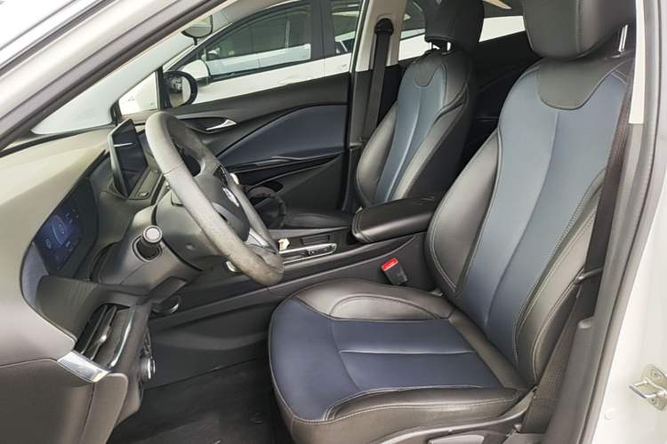 Used Buick Velite 6 2023 Revised Version 430 km Range – Commuter Edition Left Front Seat