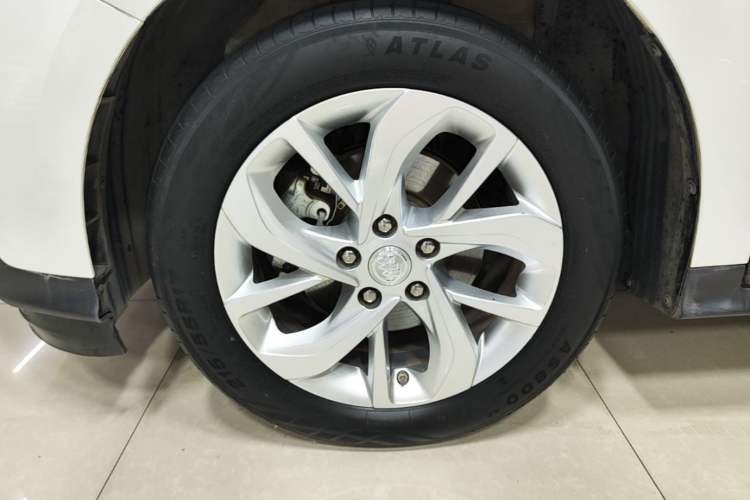Used Buick Velite 6 2023 Revised Version 430 km Range – Commuter Edition Left Front Wheel Hub