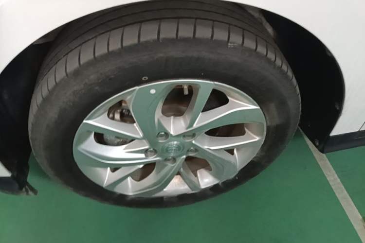 Used Buick Velite 6 2023 430km Range Commuter Version Left Front Wheel Hub