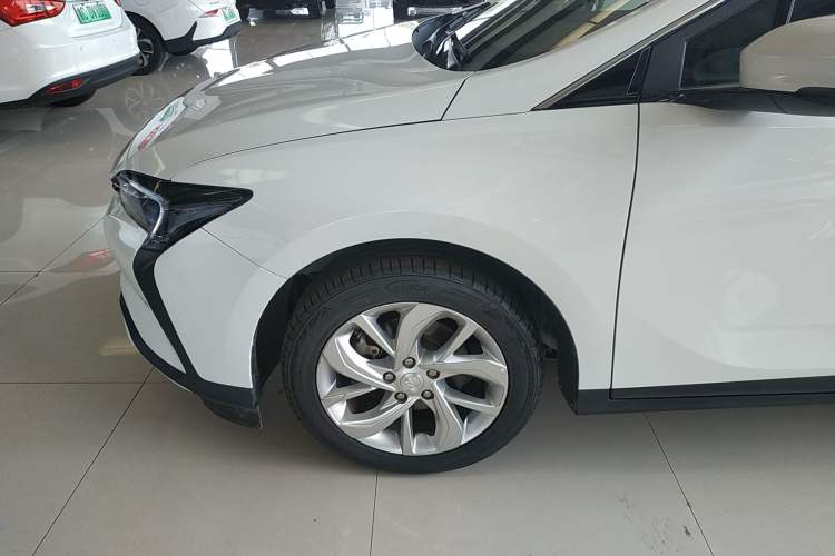 Used Buick Velite 6 2023 Revised Version 430 km Range – Commuter Edition Left Front Wheel Hub
