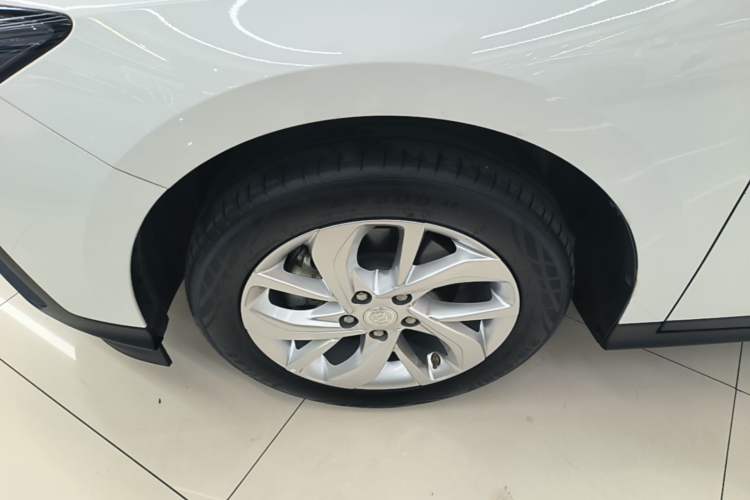 Used Buick Velite 6 2023 430km Range Commuter Version Left Front Wheel Hub