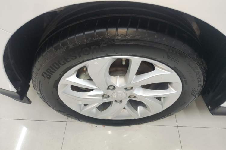 Used Buick Velite 6 2023 Revised Version 430 km Range – Commuter Edition Left Front Wheel Hub