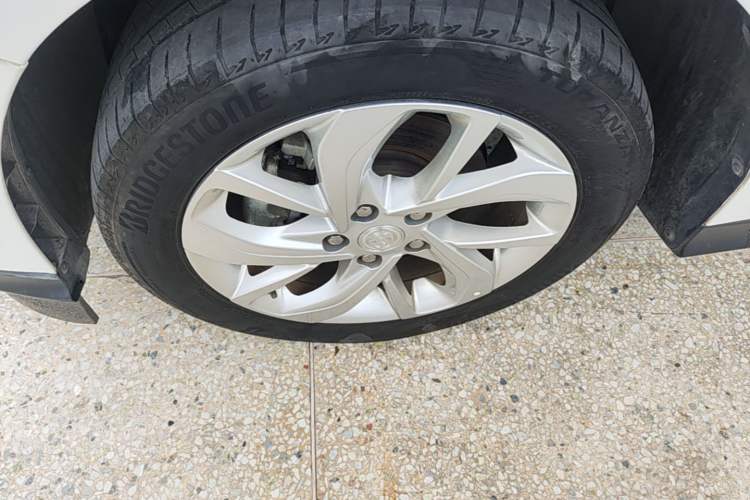 Used Buick Velite 6 2023 Revised Version 430 km Range – Commuter Edition Left Front Wheel Hub