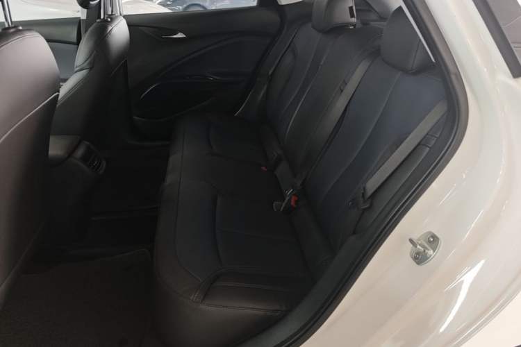 Used Buick Velite 6 2023 430km Range Commuter Version Left Rear Seat